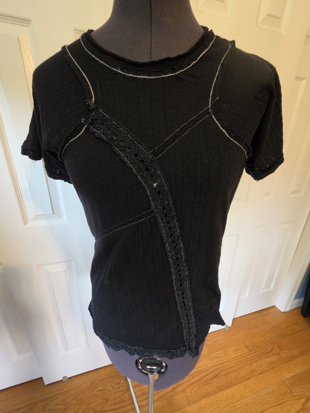 Vintage Poleci Black Short Sleeve Lace-Detail Knit Tee